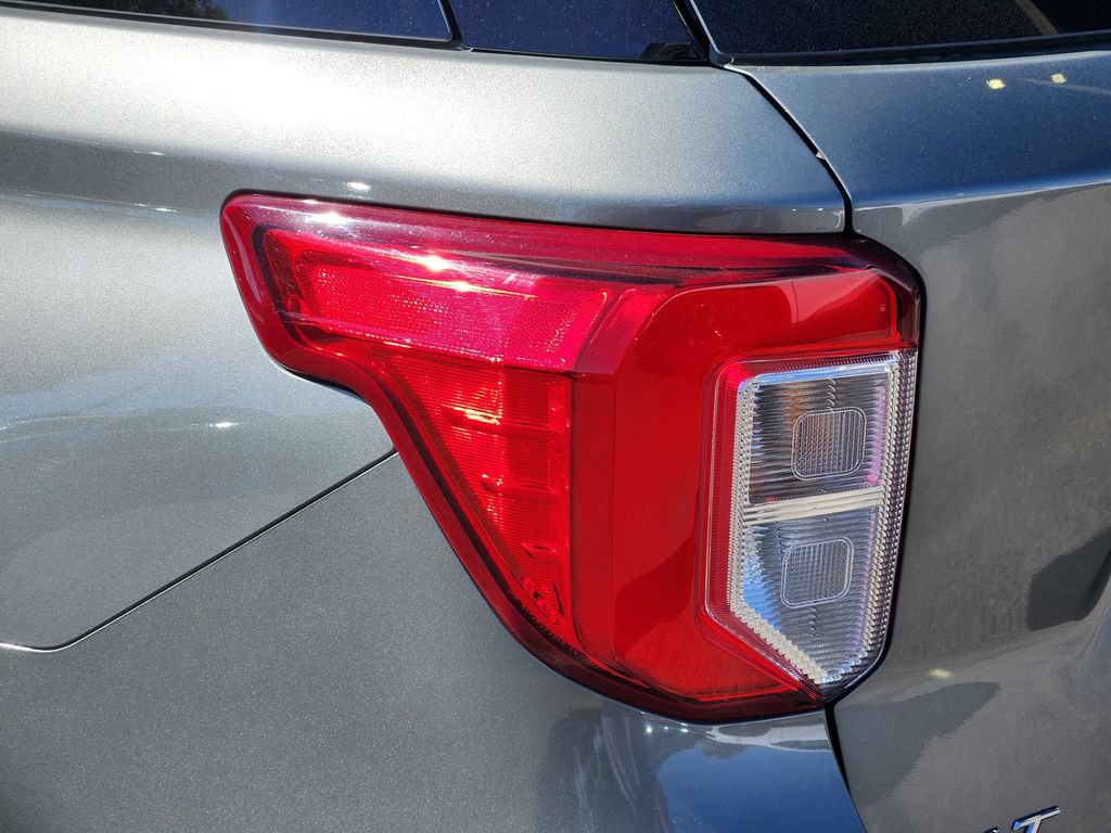 Used 2020 Ford Explorer XLT w/ Comfort Package AWD/4WD image 12