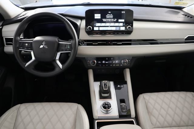 Used 2024 Mitsubishi Outlander SEL image 2