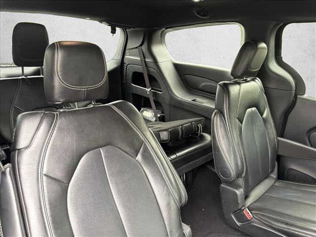 Used 2025 Chrysler Pacifica Select FWD image 28