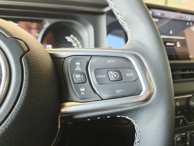 Used 2025 Jeep Wrangler Unlimited Sahara w/ Safety Group AWD/4WD image 18