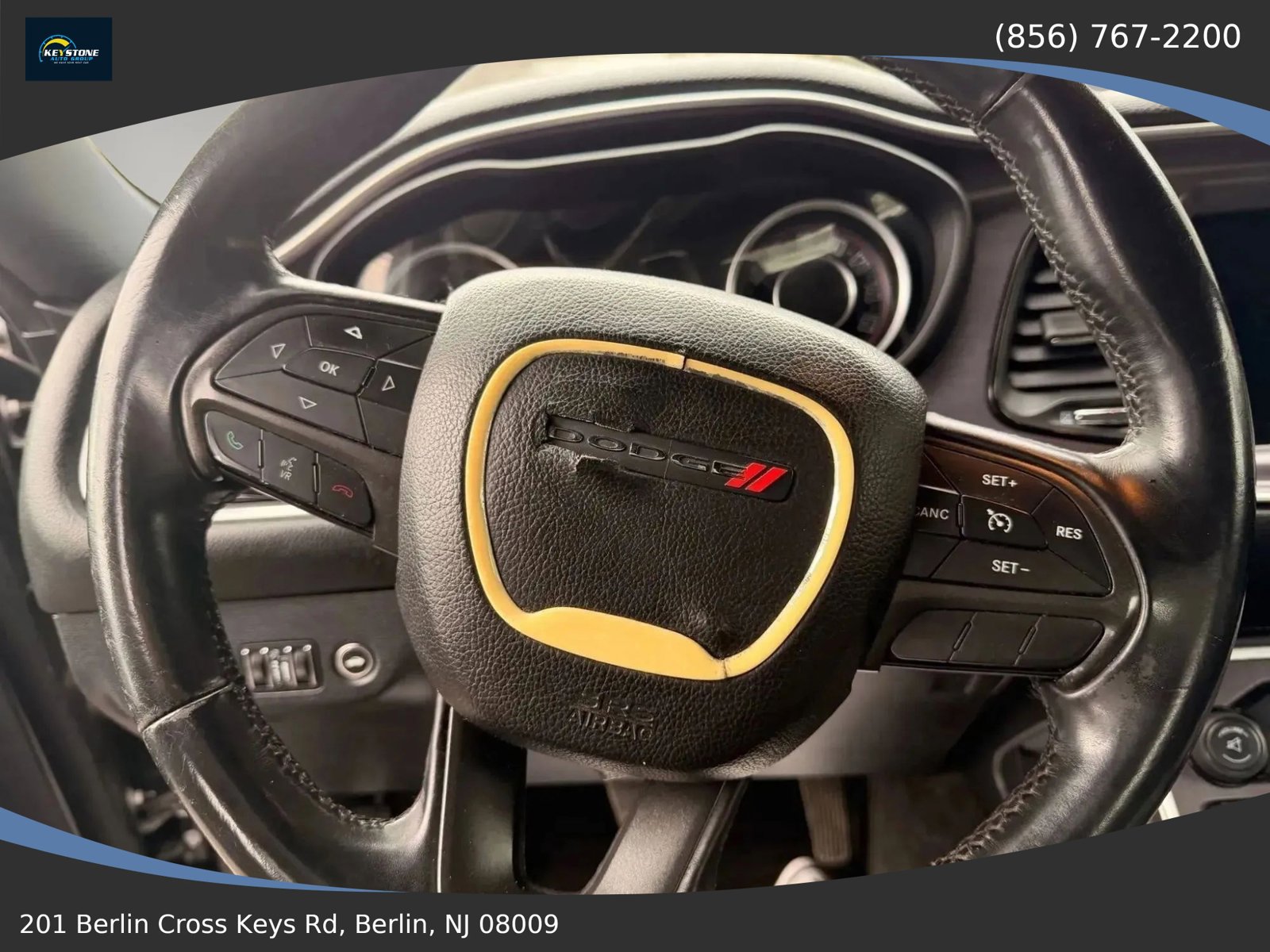Used 2015 Dodge Challenger SXT RWD image 19