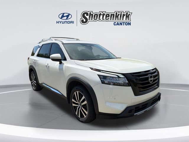 Used 2023 Nissan Pathfinder Platinum image 3