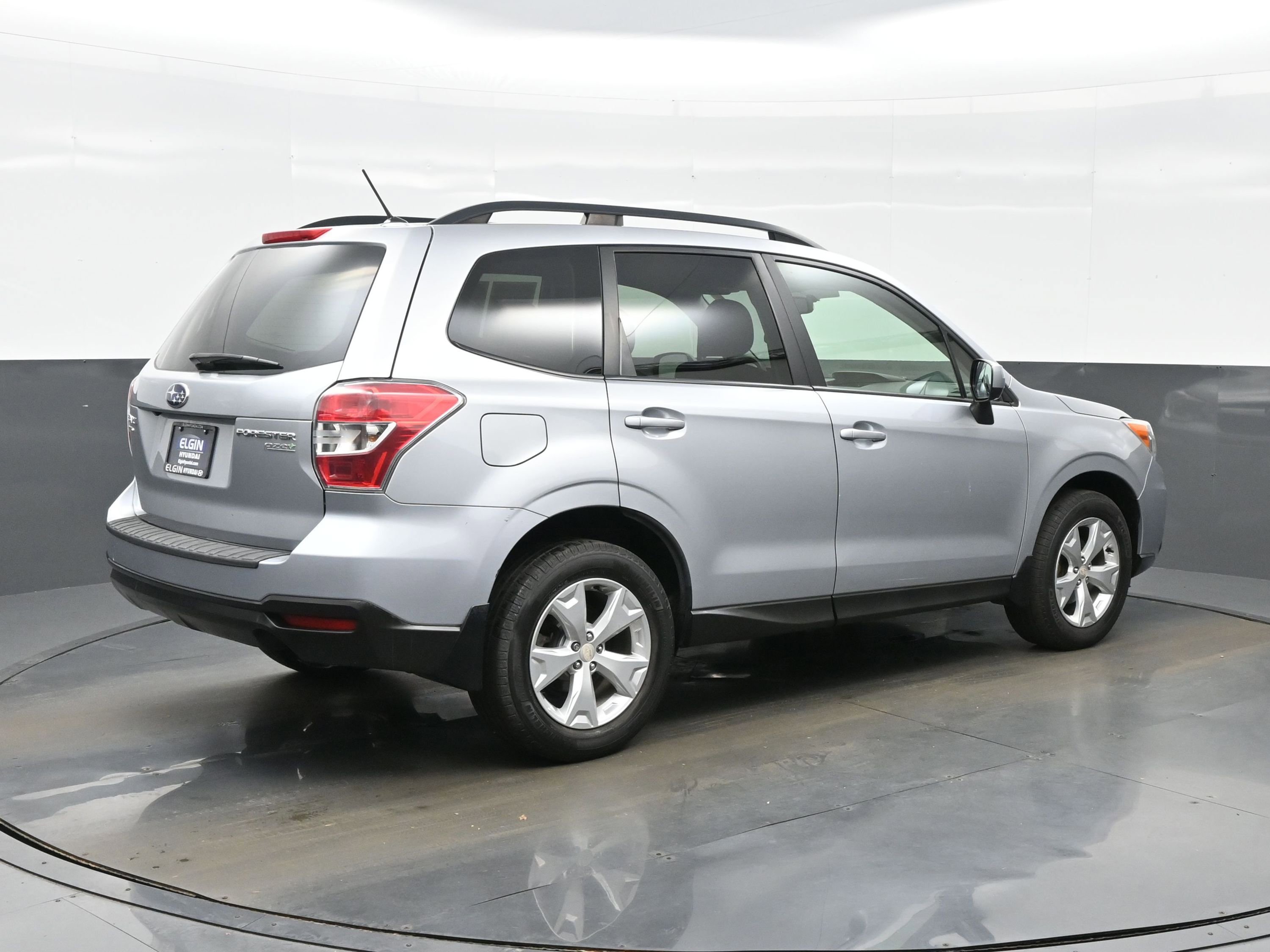 Used 2015 Subaru Forester 2.5i Premium w/ All-Weather Package AWD/4WD image 6