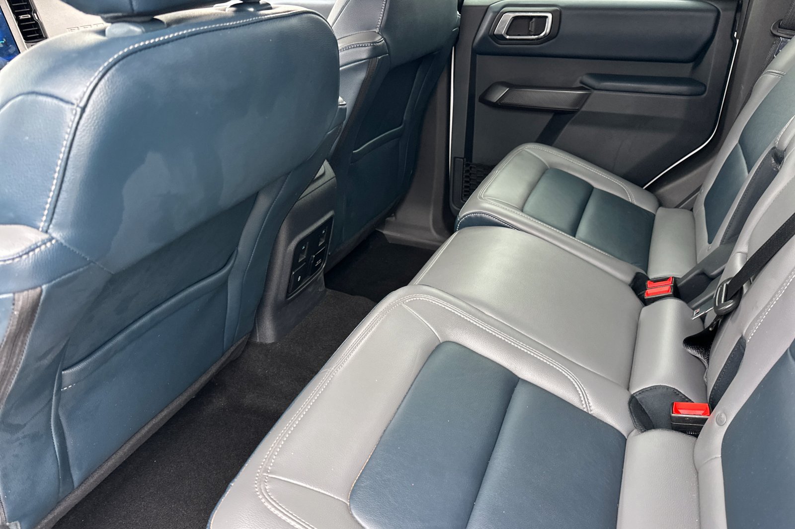 Used 2024 Ford Bronco Outer Banks AWD/4WD image 11