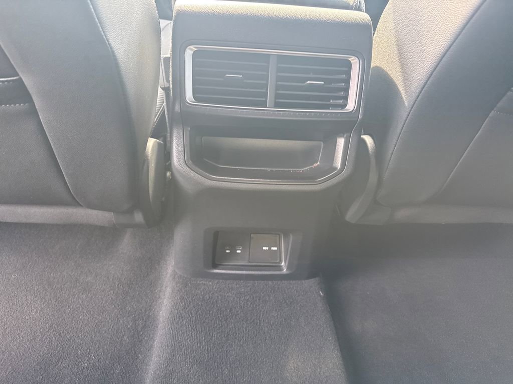 Used 2025 Volkswagen Atlas Cross Sport SE image 28