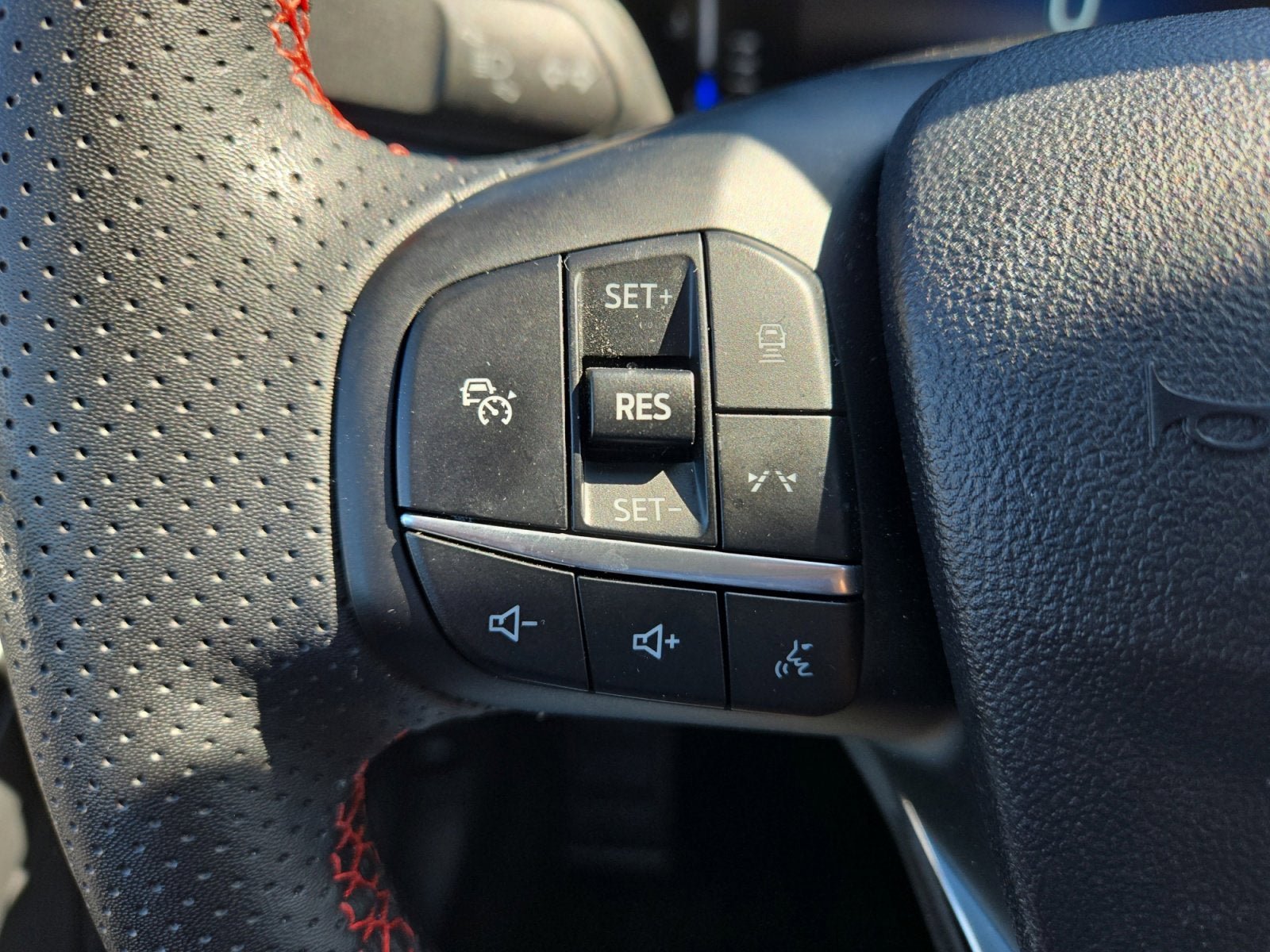 Used 2024 Ford Escape ST-Line w/ Tech Pack #1 AWD/4WD image 14