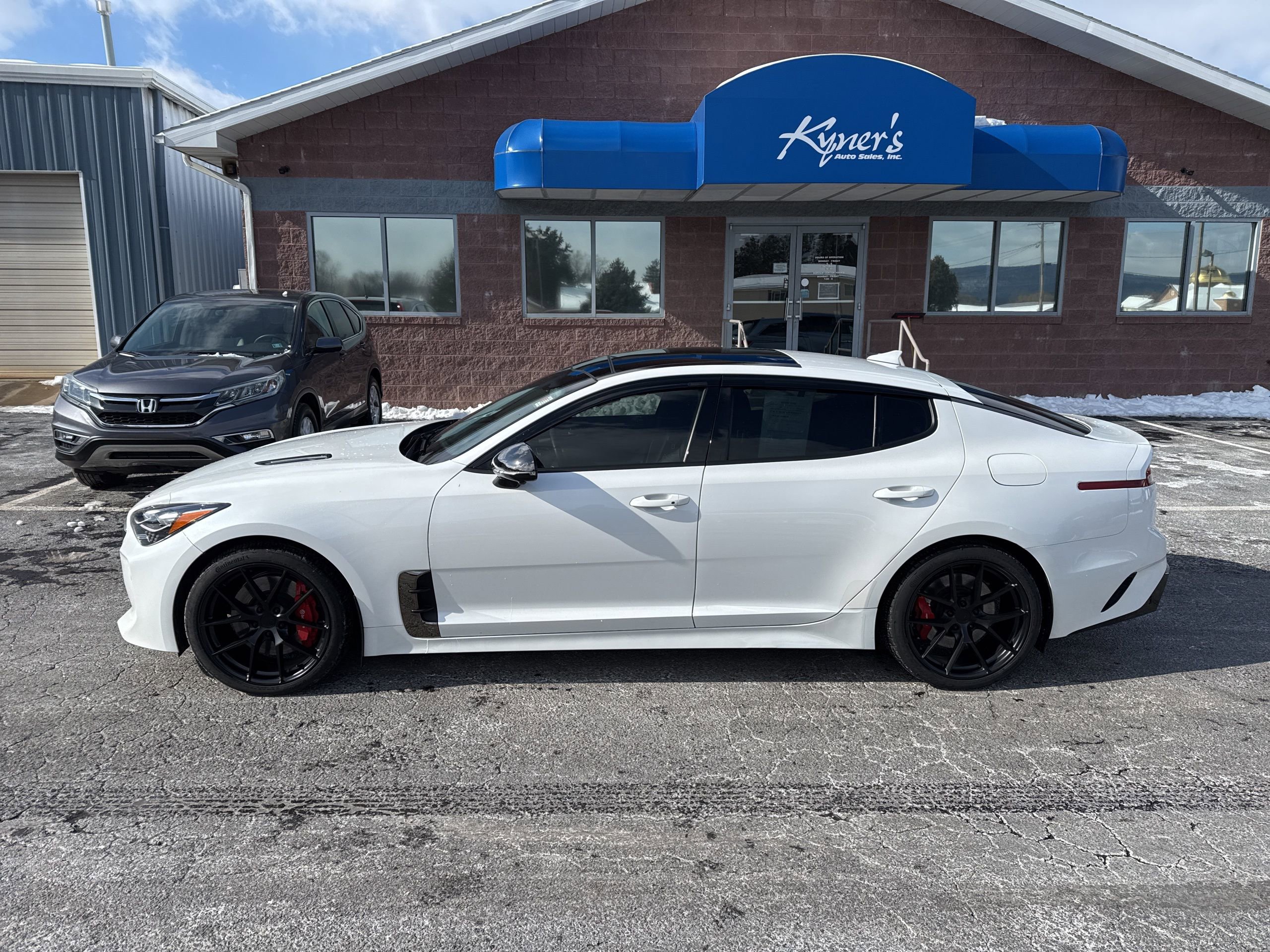Used 2023 Kia Stinger GT2 image 3