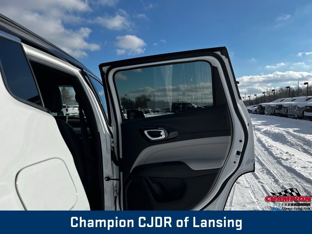 Used 2025 Jeep Compass Limited image 32