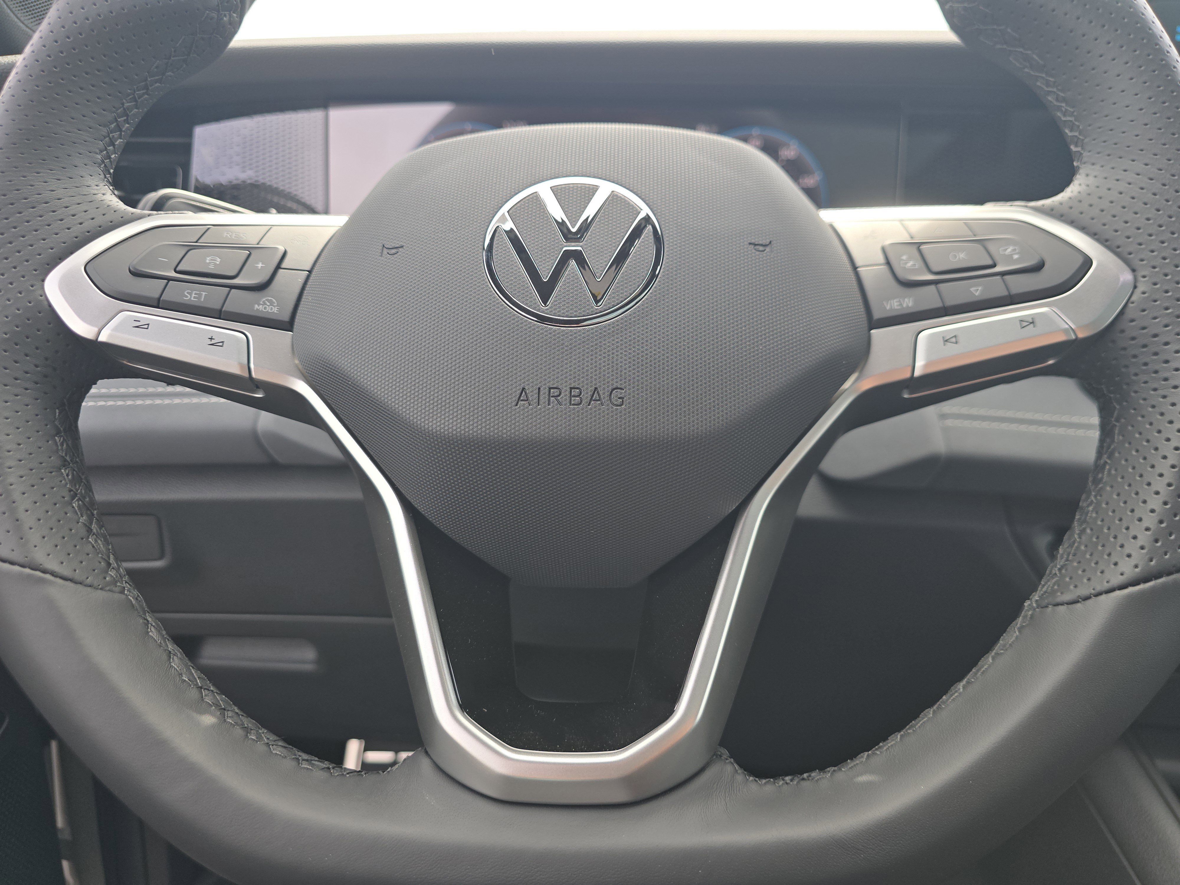New 2026 Volkswagen Tiguan SE R-Line AWD/4WD image 21