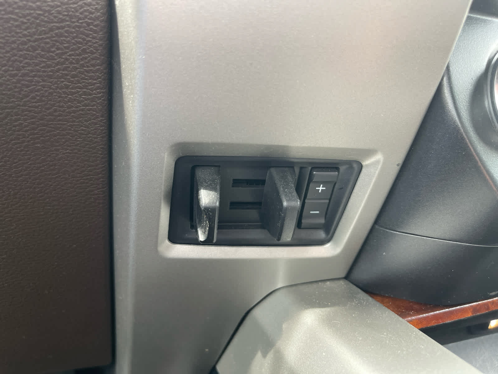 Used 2015 Ford F150 King Ranch w/ Equipment Group 601A Luxury AWD/4WD image 17