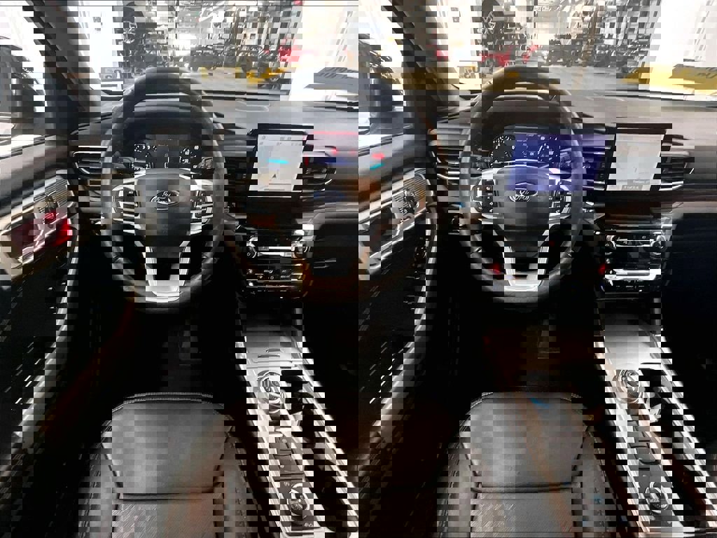 Used 2023 Ford Explorer Limited w/ Equipment Group 301A AWD/4WD image 18