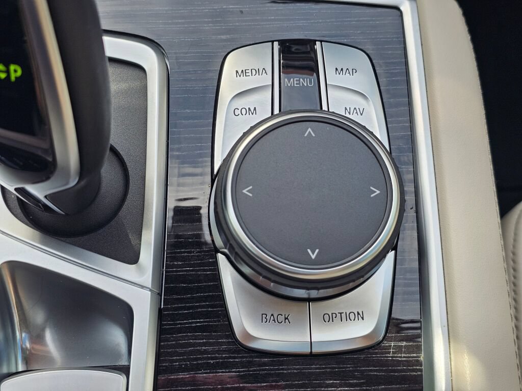 Used 2020 BMW 740i w/ Premium Package RWD image 32