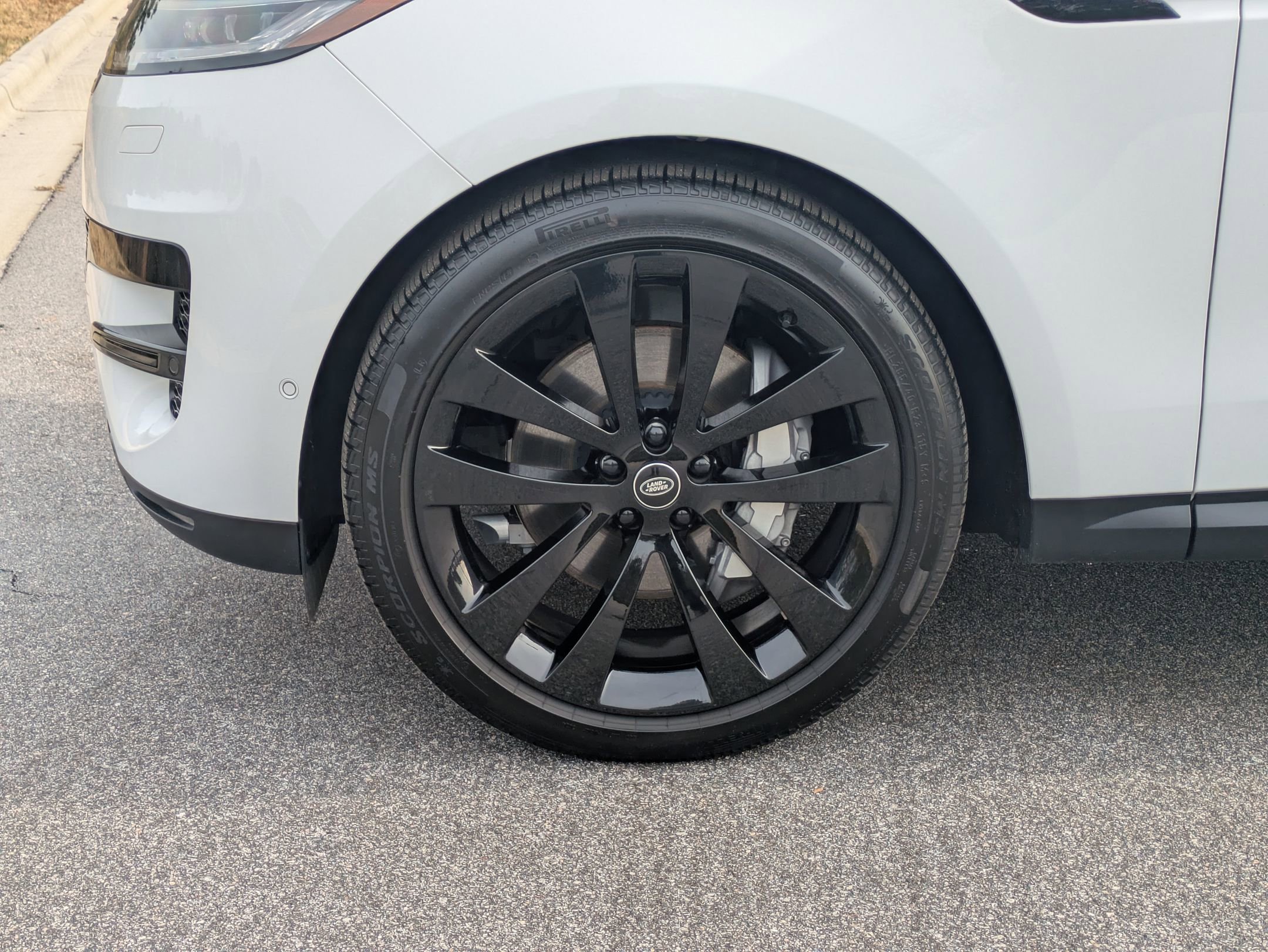 Used 2025 Land Rover Range Rover Sport SE image 34