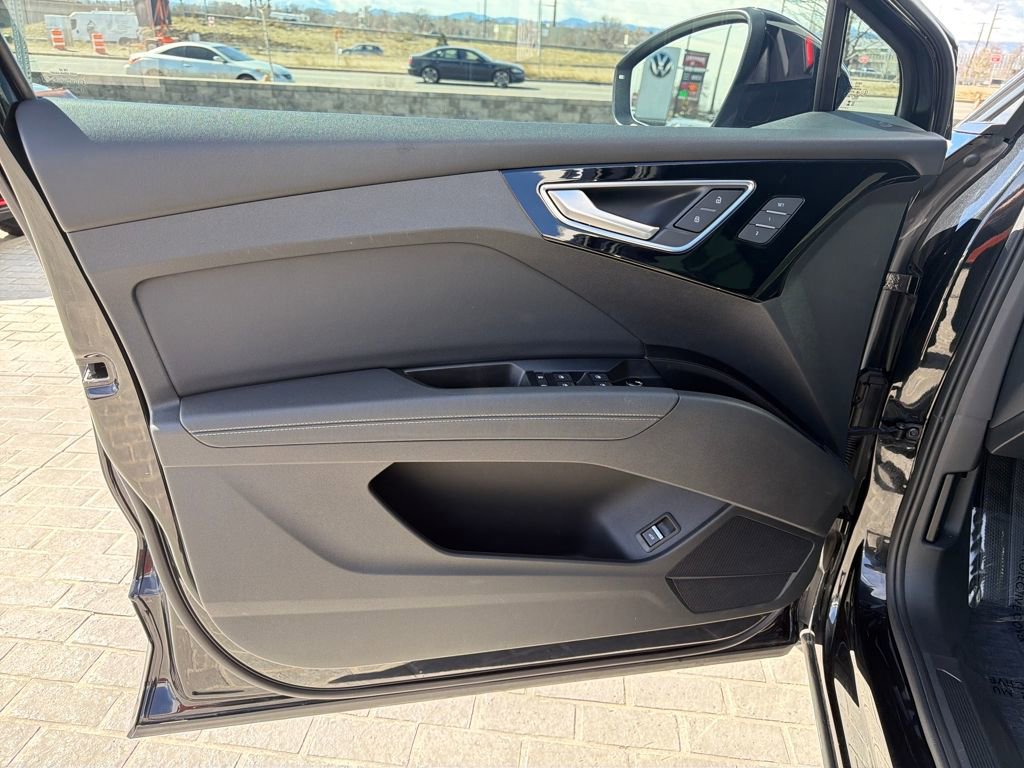 Used 2024 Audi Q4 e-tron Premium Plus image 10