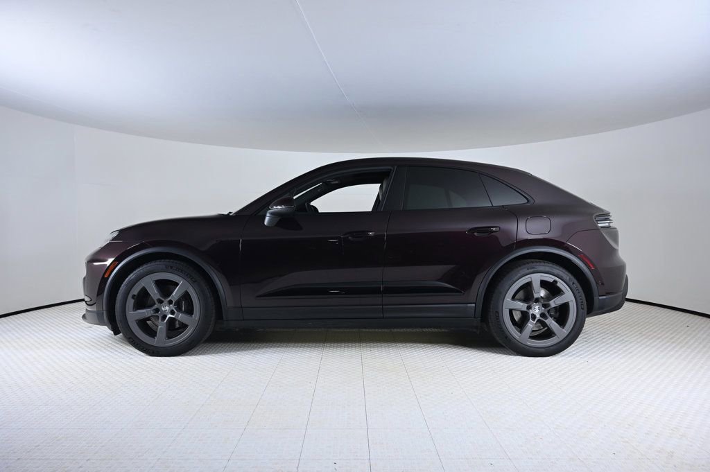 Certified 2025 Porsche Macan Electric image 2