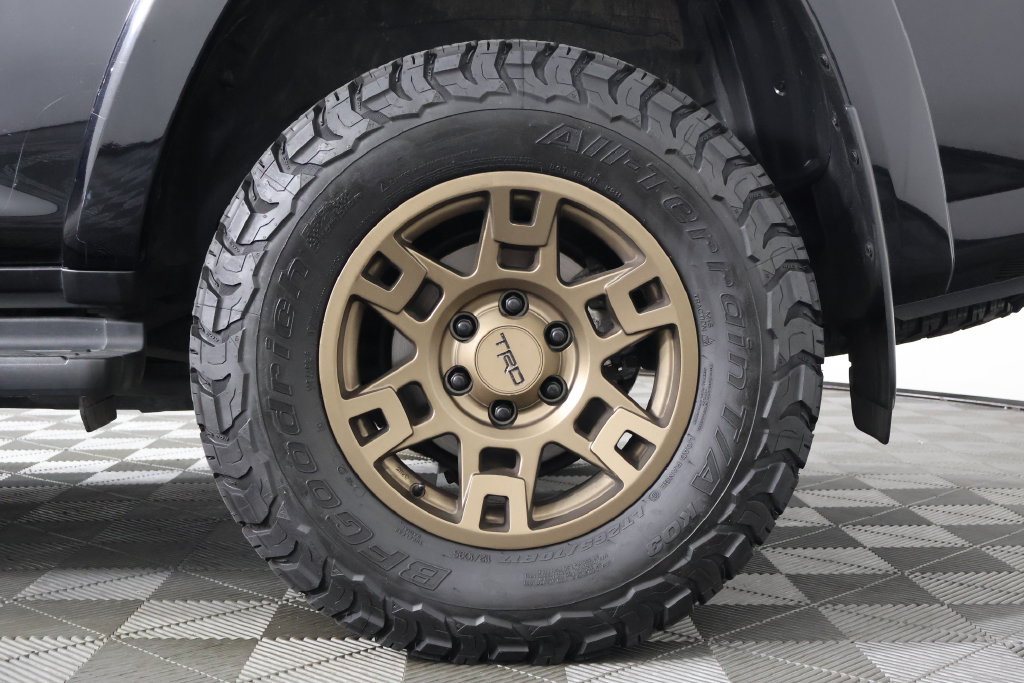 Used 2024 Toyota 4Runner TRD Off-Road Premium AWD/4WD image 16