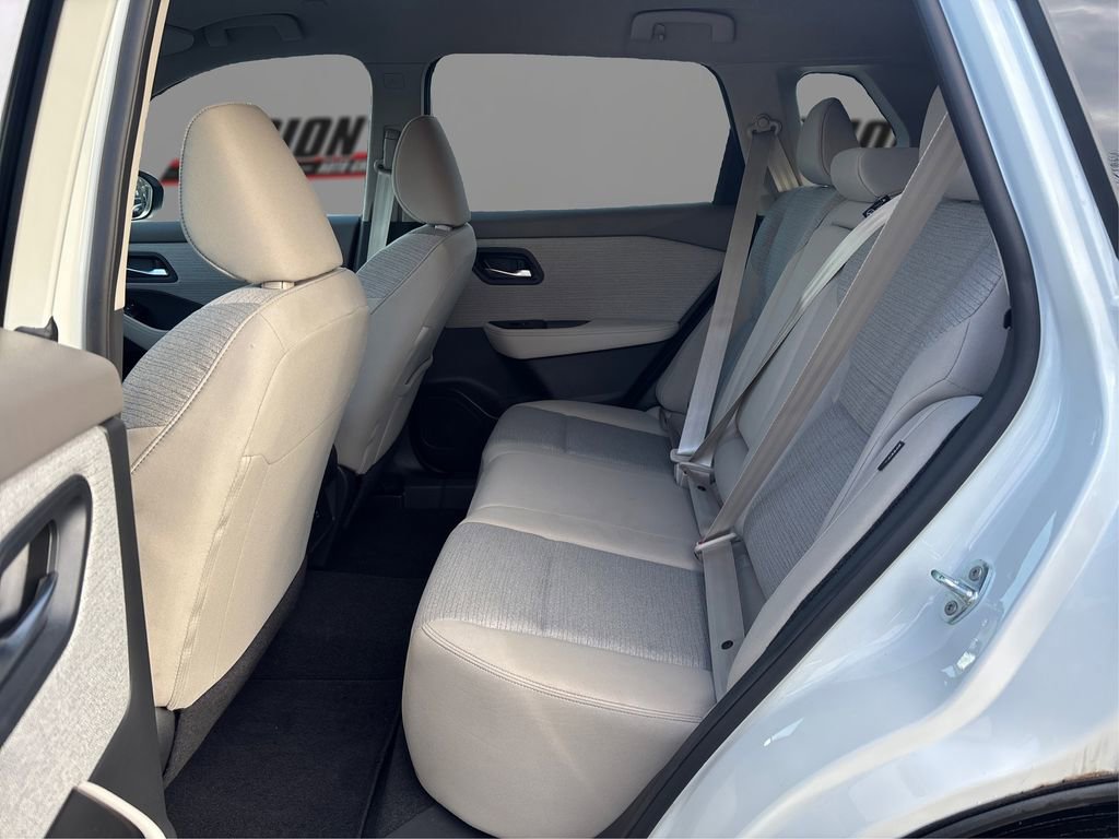 Used 2023 Nissan Rogue SV image 10