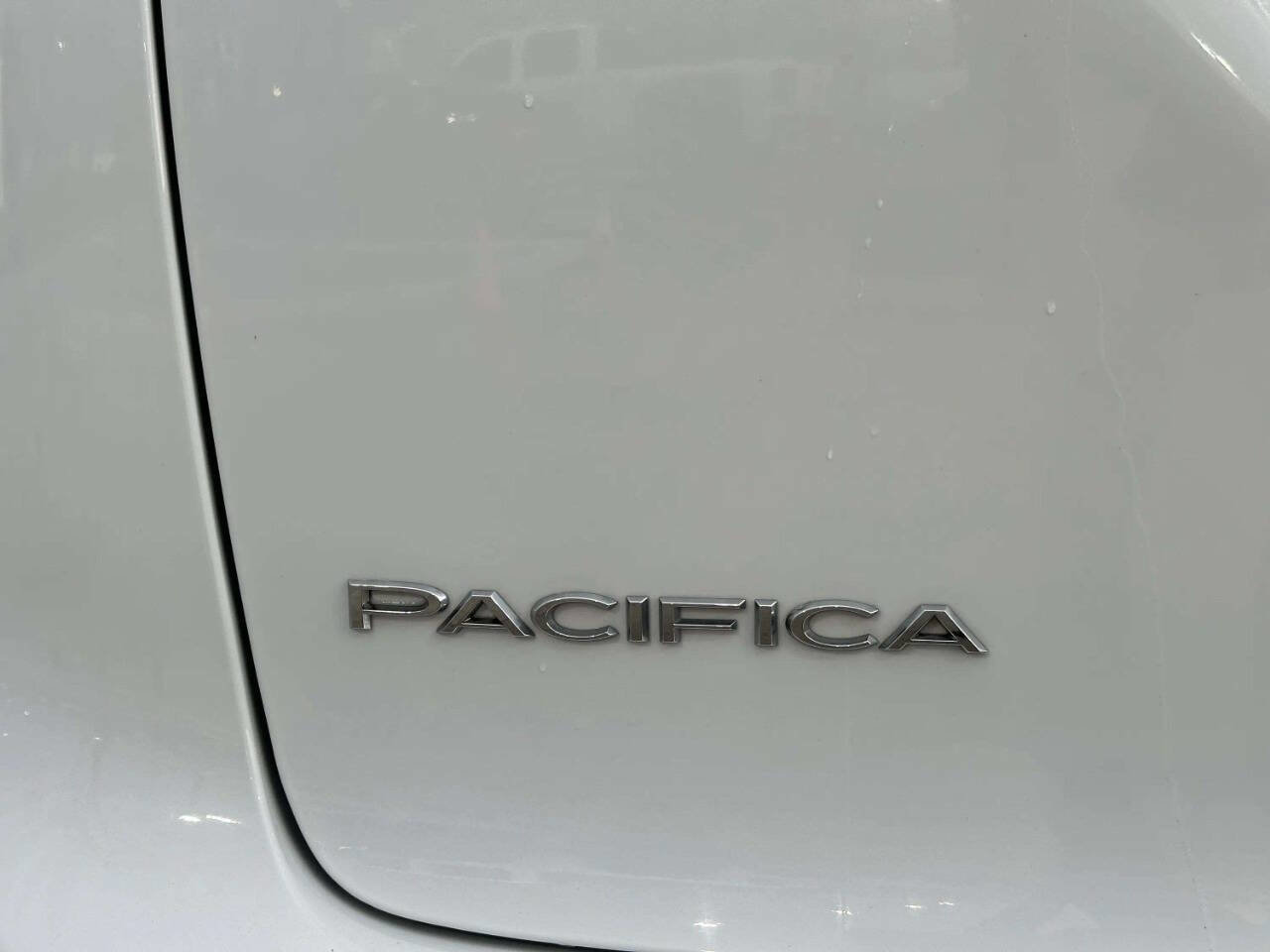 Used 2018 Chrysler Pacifica Touring-L FWD image 37