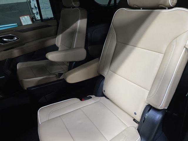Used 2024 Chevrolet Suburban Premier w/ Premium Package AWD/4WD image 19