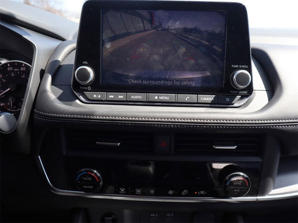 Certified 2025 Nissan Rogue SV image 21