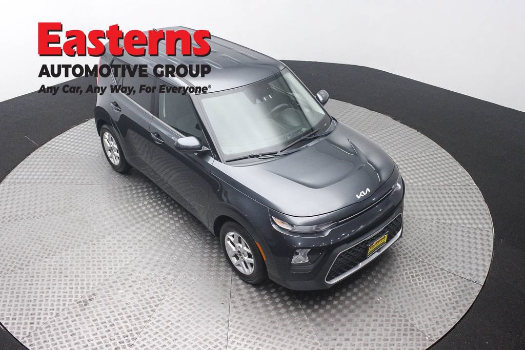 Used 2022 Kia Soul LX w/ Technology Package FWD image 3