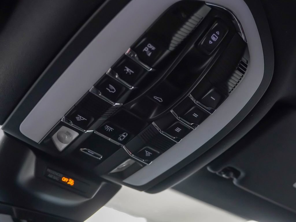 Used 2026 Porsche Macan image 17