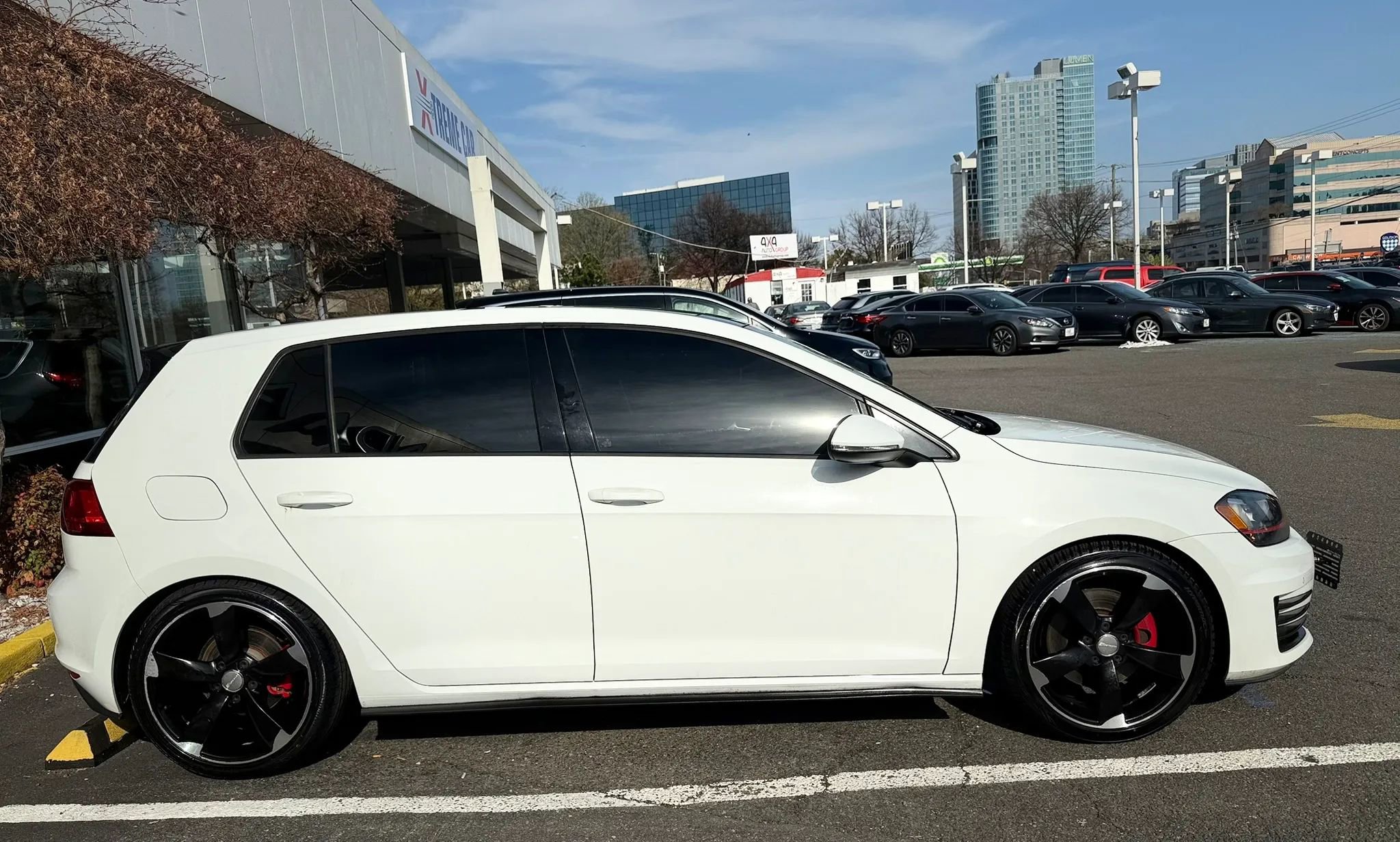 Used 2015 Volkswagen GTI SE image 8