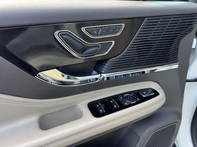 Used 2022 Lincoln Corsair AWD w/ Premium Package image 17