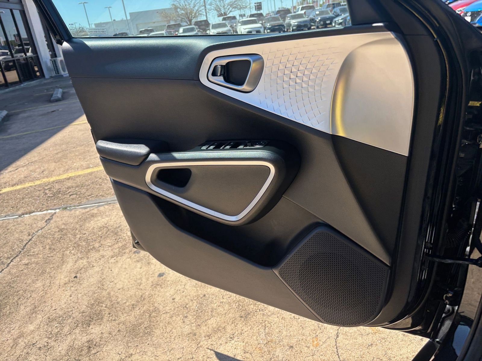 Used 2025 Kia Soul LX w/ LX Technology Package image 18