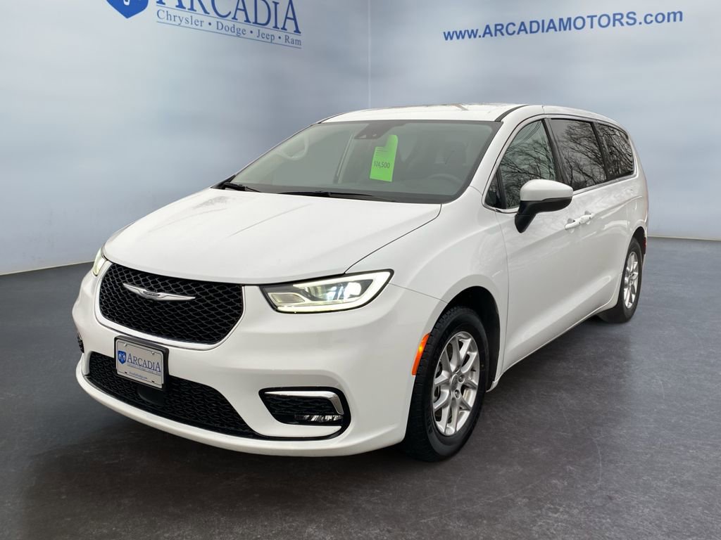 Used 2023 Chrysler Pacifica Touring-L
