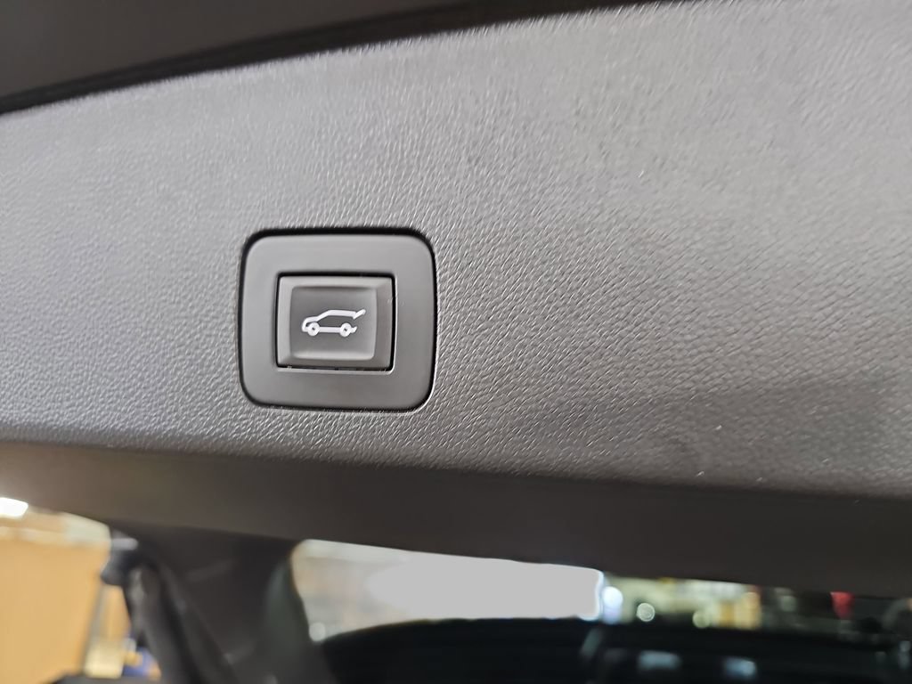 Certified 2024 Buick Encore GX Avenir w/ Avenir Convenience Package FWD image 17