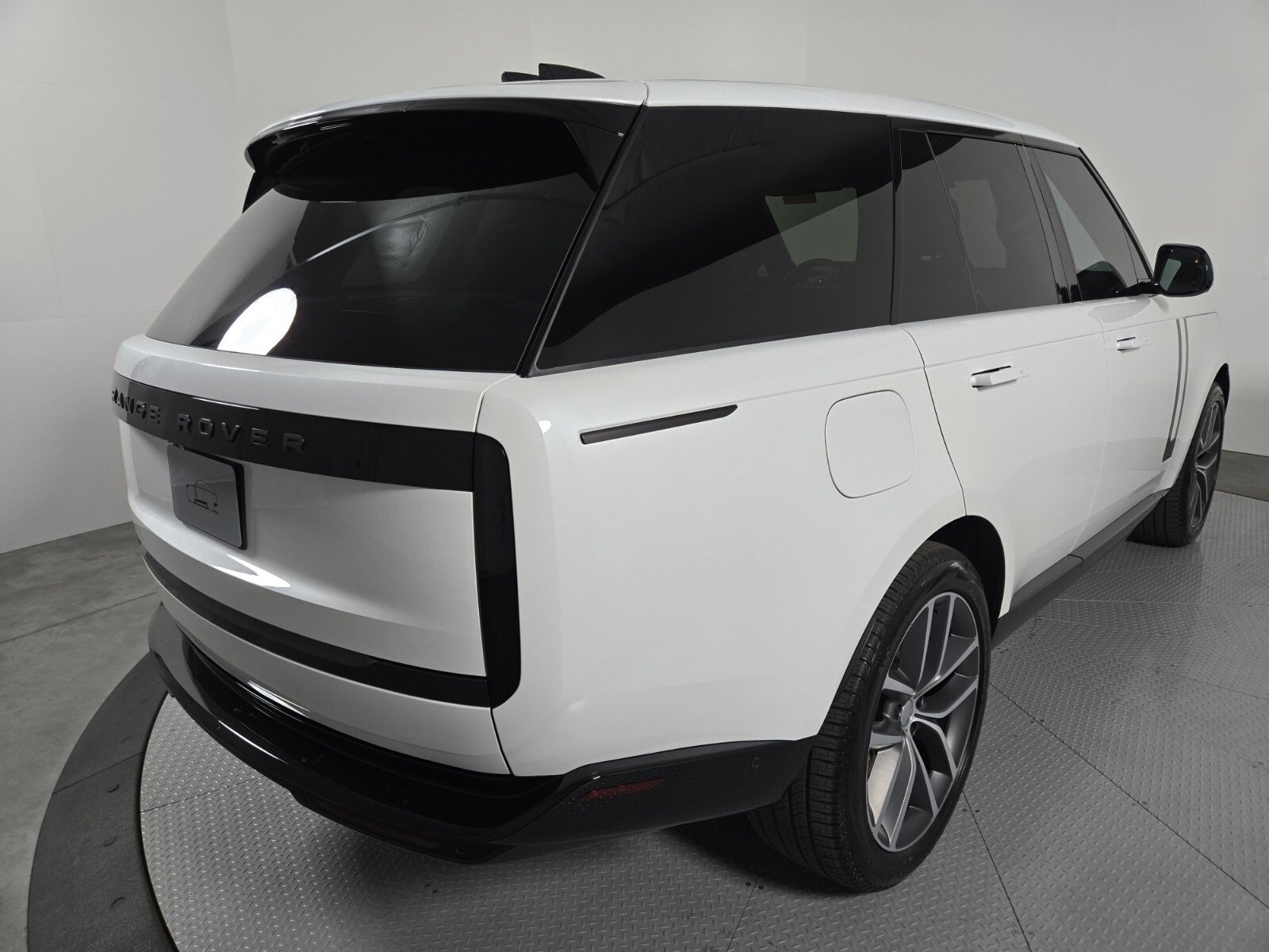 New 2025 Land Rover Range Rover SE image 2