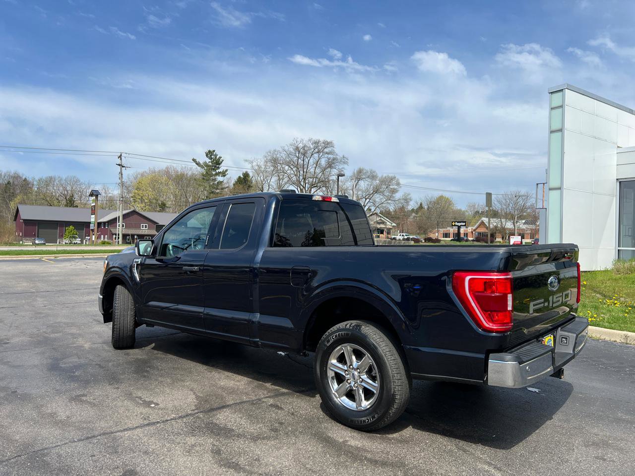 Used 2021 Ford F150 XLT w/ Equipment Group 301A Mid RWD image 4
