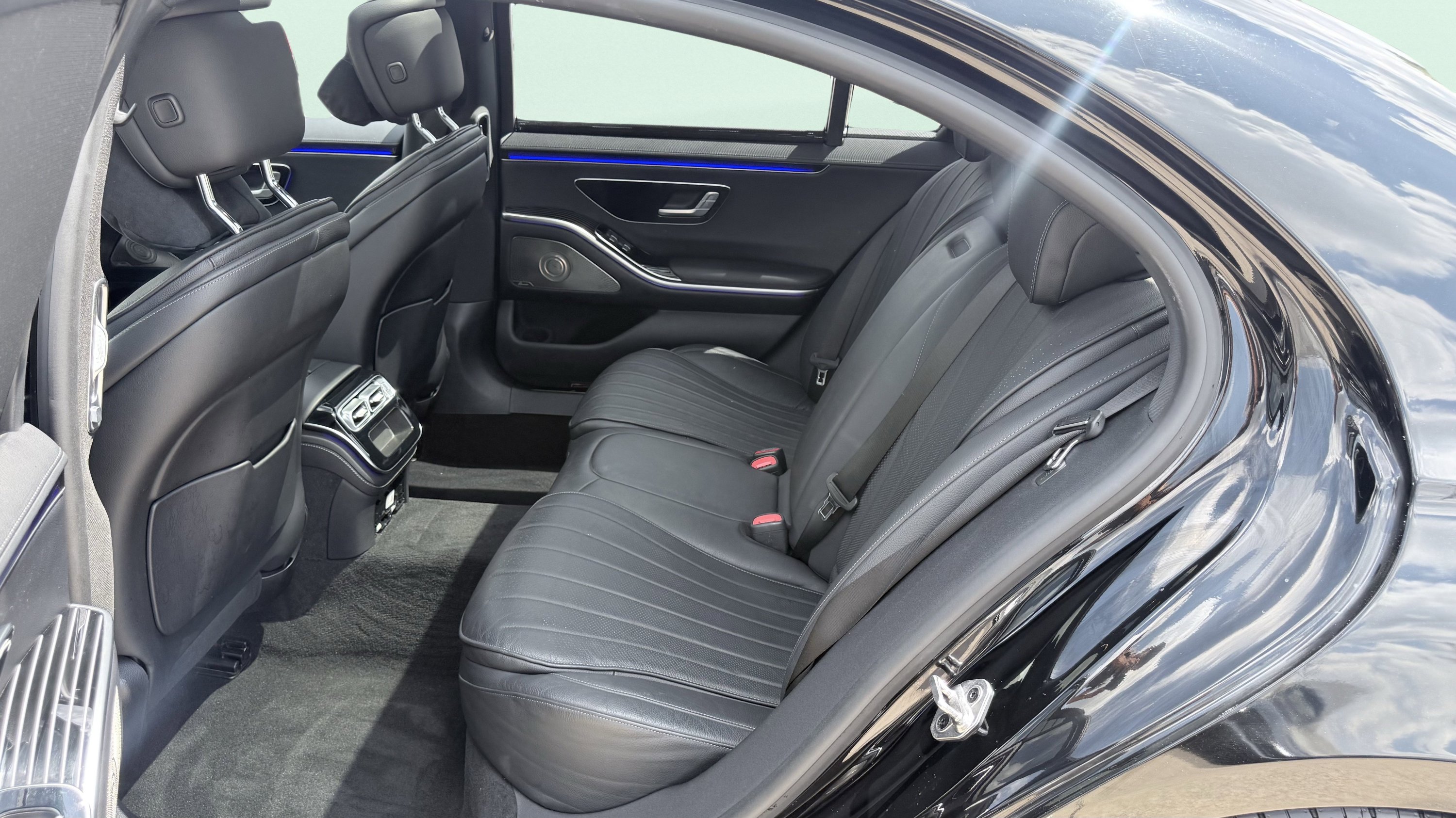 Used 2022 Mercedes-Benz S 580 4MATIC Sedan w/ AMG Line Package image 30