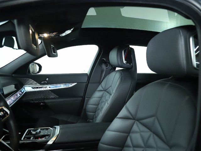 Used 2025 BMW 740i xDrive image 17