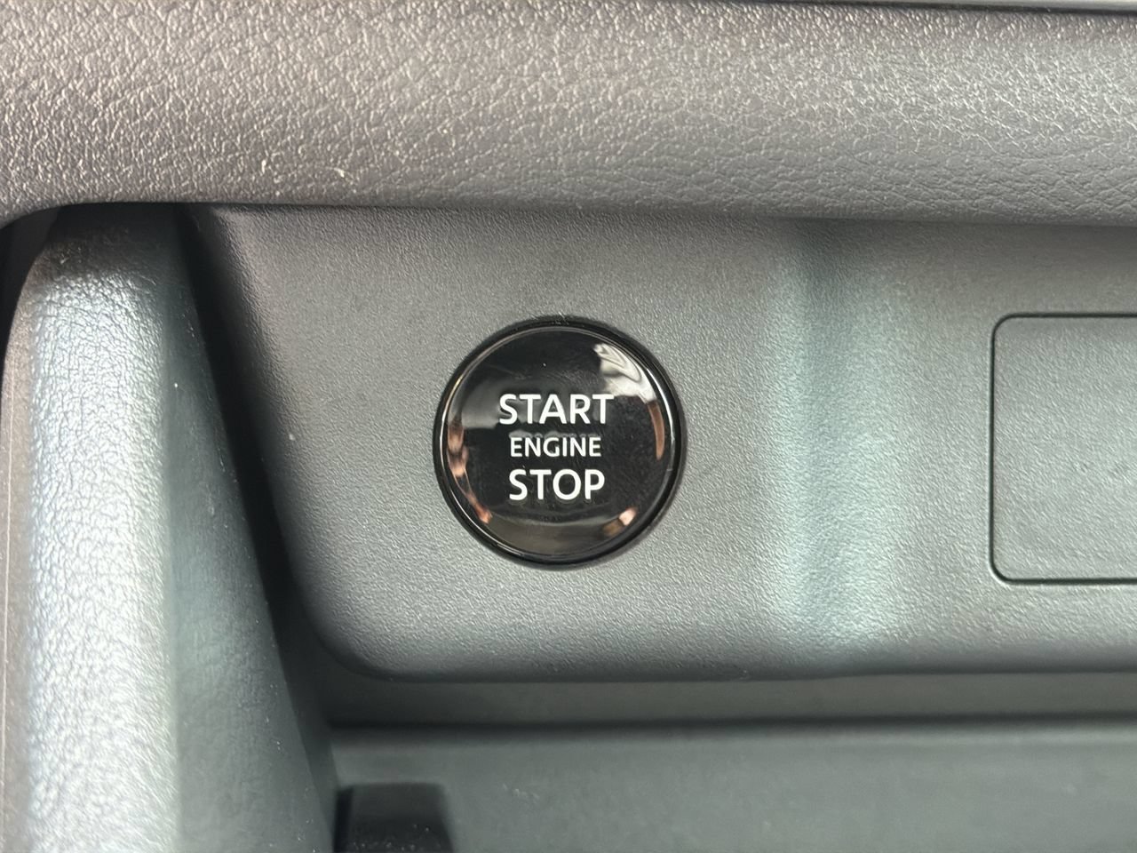 Used 2026 Nissan Rogue SV FWD image 27