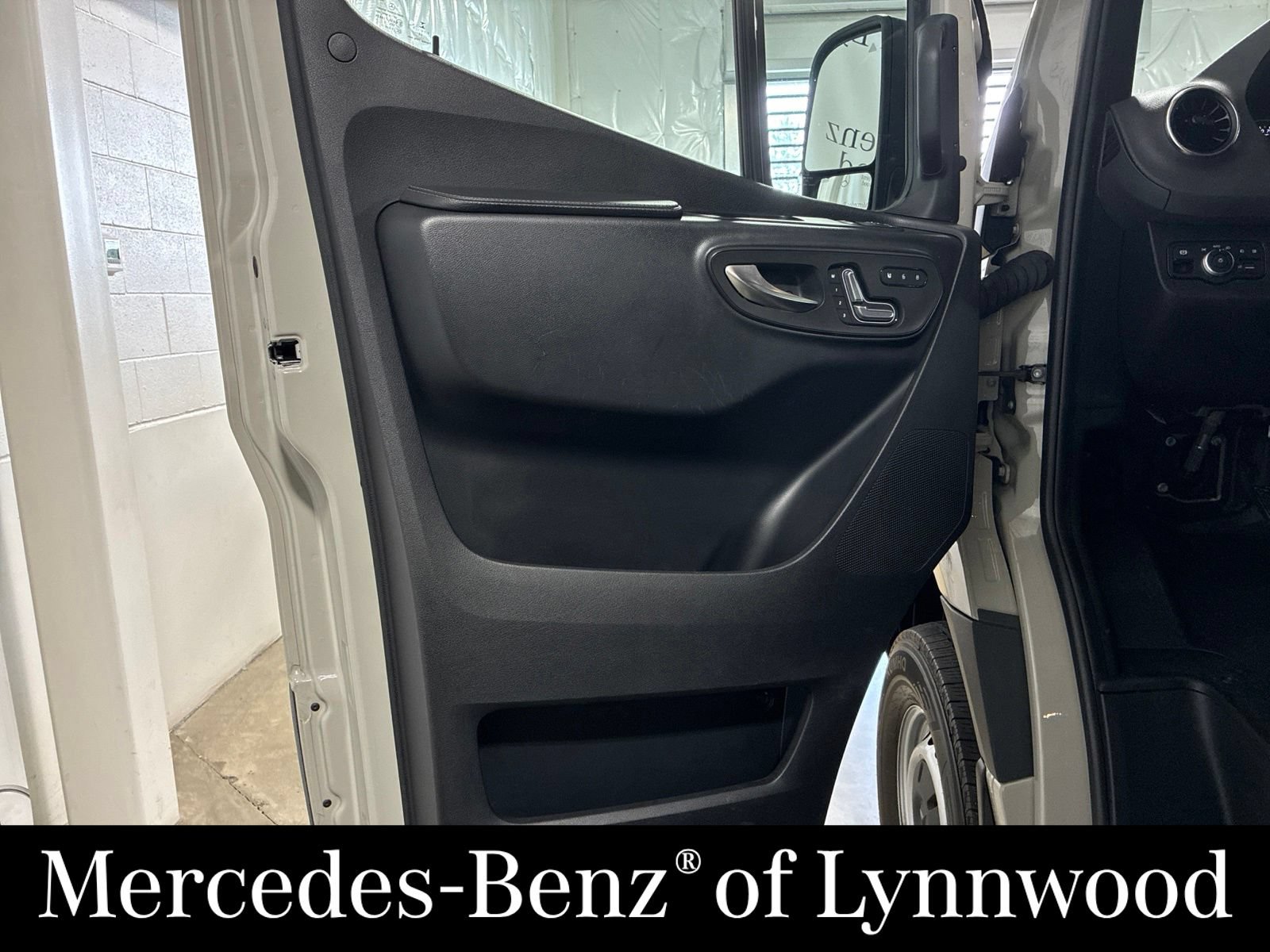 Used 2022 Mercedes-Benz Sprinter 2500 image 7