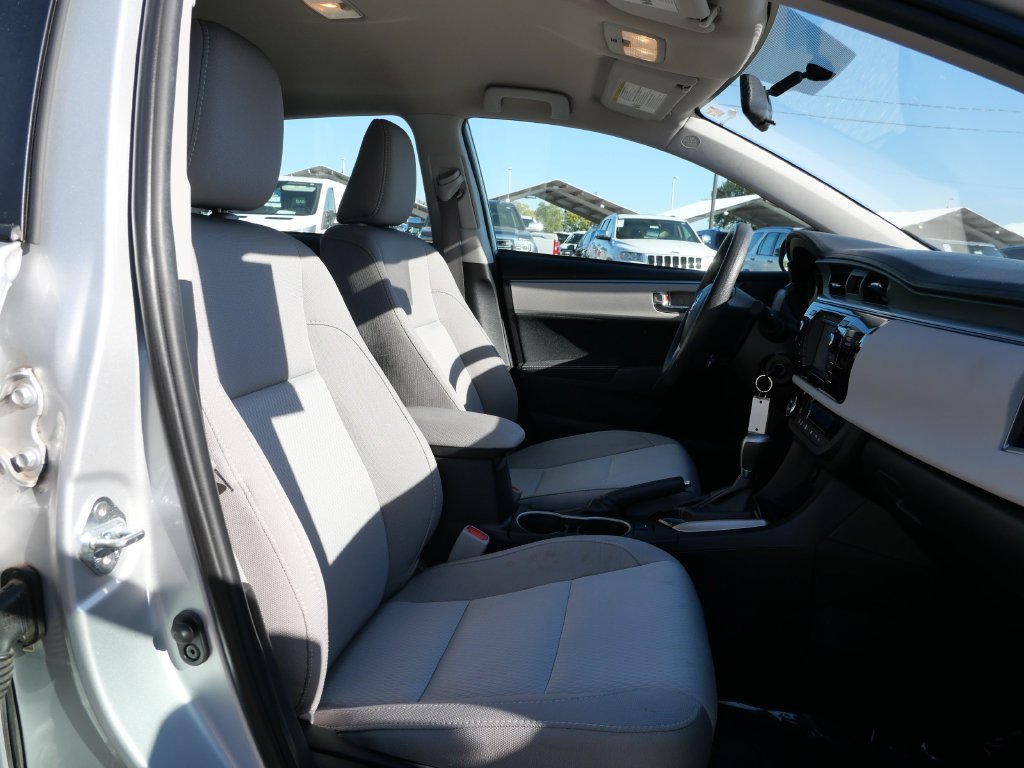 Used 2016 Toyota Corolla LE FWD image 12