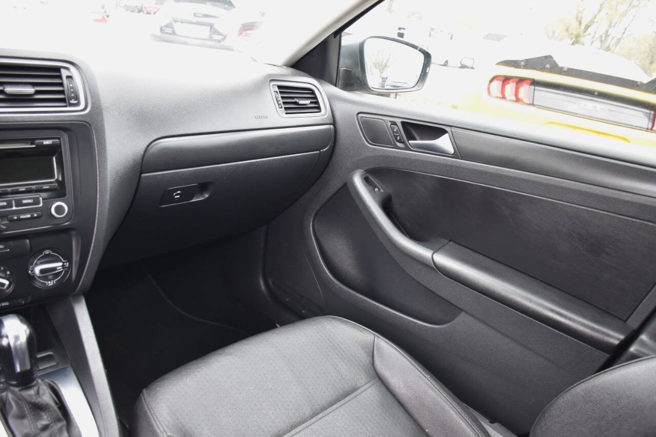Used 2012 Volkswagen Jetta SE FWD image 16