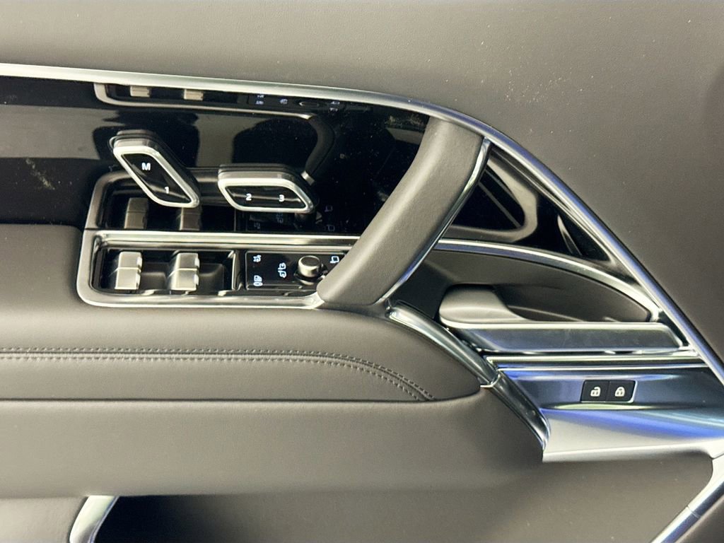 New 2026 Land Rover Range Rover Long Wheelbase SE image 17