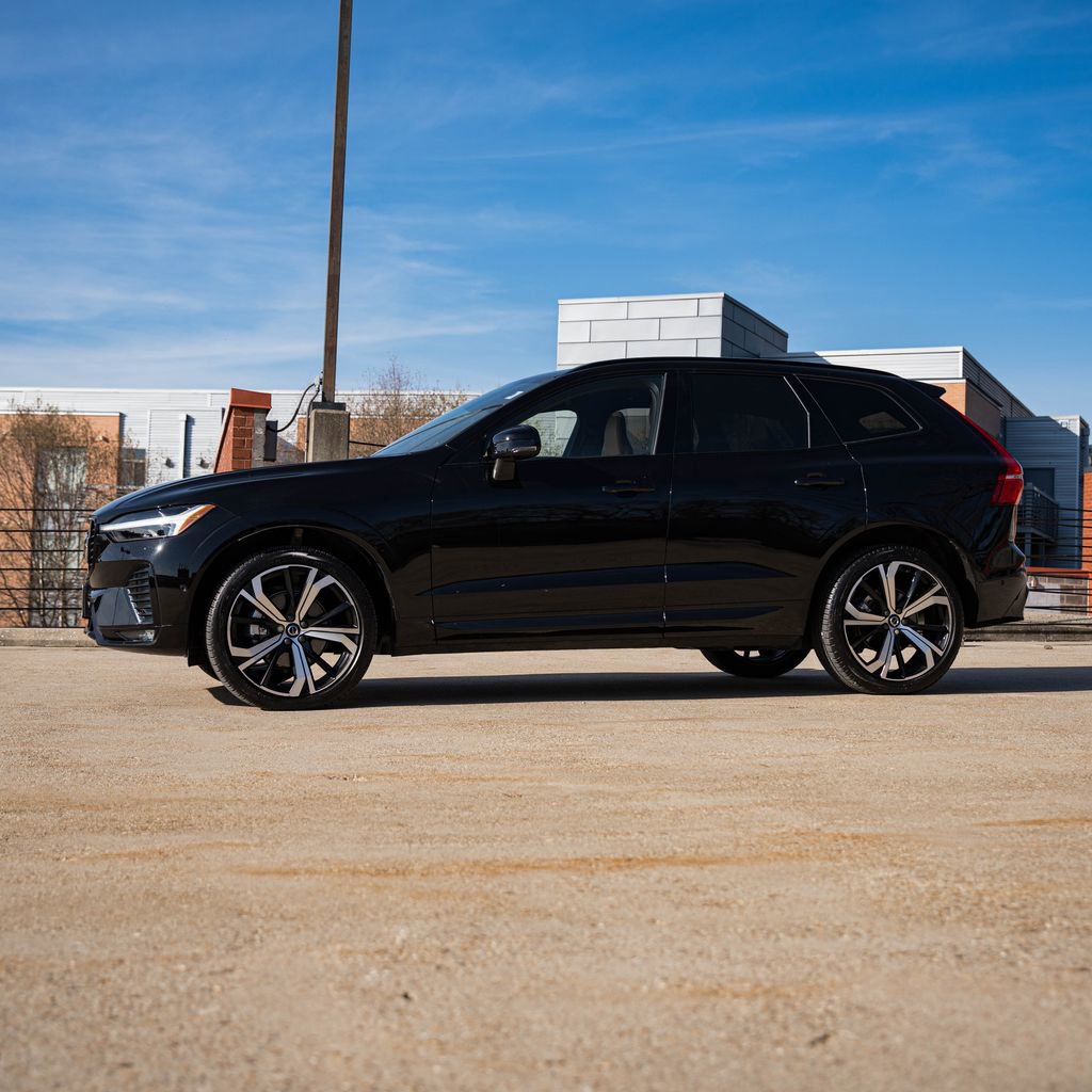 Certified 2025 Volvo XC60 B5 Ultra w/ Protection Package Premier AWD/4WD image 3