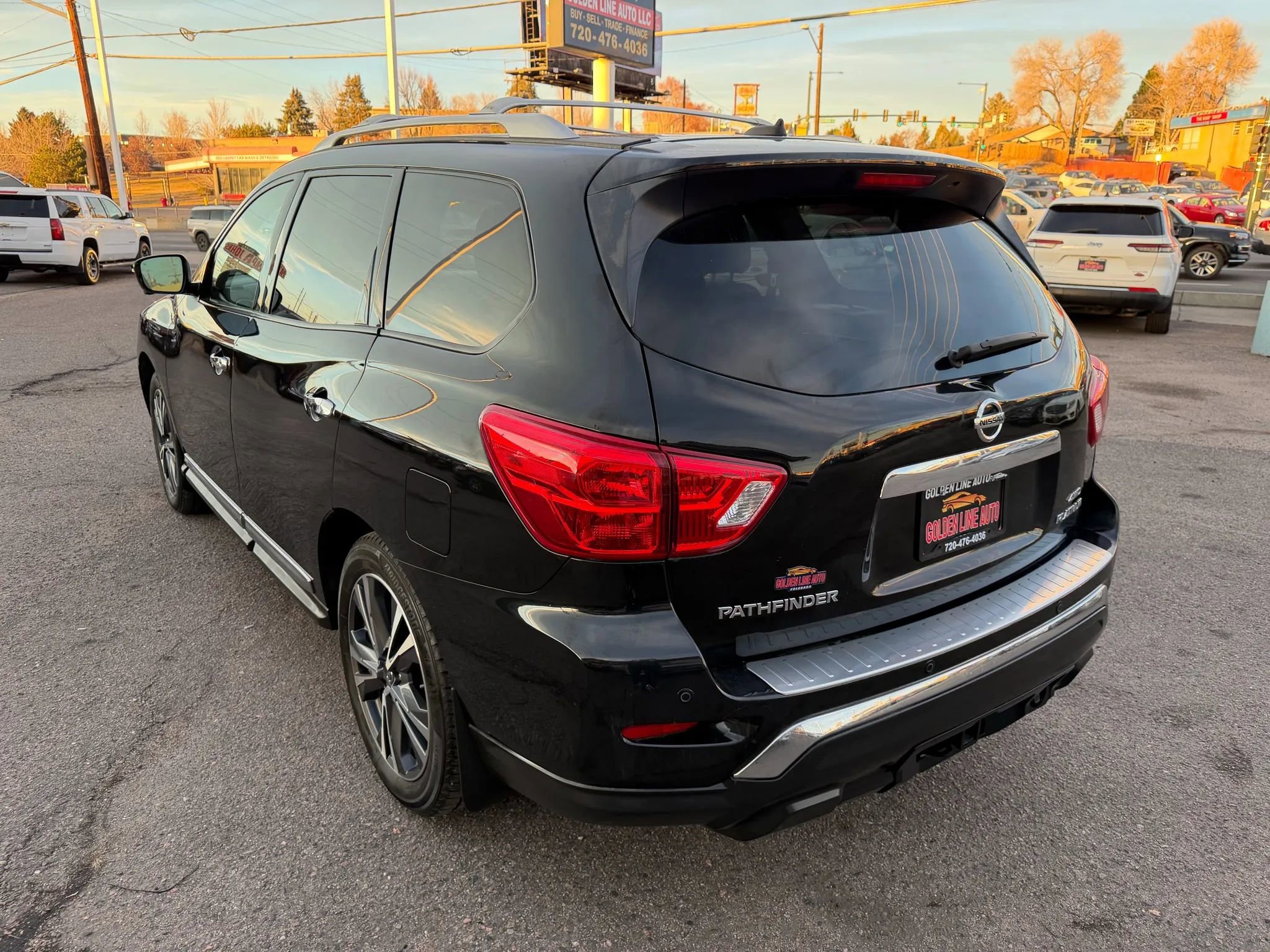 Used 2018 Nissan Pathfinder Platinum w/ Cargo Package image 6