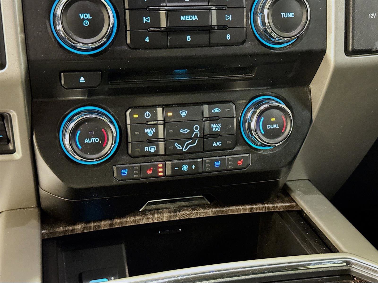 Used 2017 Ford F250 Lariat w/ Lariat Ultimate Package image 16