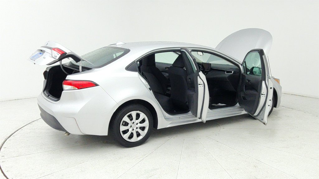 Used 2025 Toyota Corolla LE FWD image 12