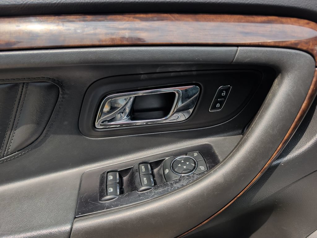 Used 2018 Ford Taurus Limited FWD image 10