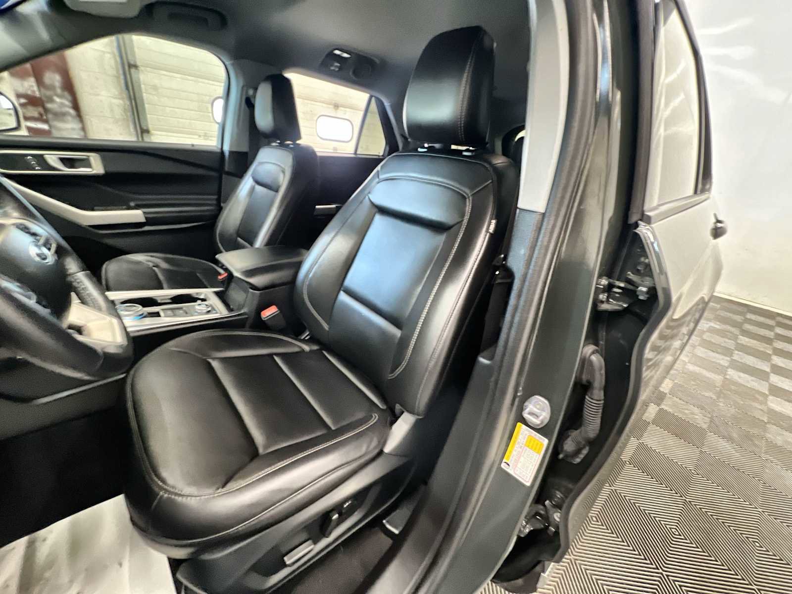 Used 2023 Ford Explorer XLT w/ Equipment Group 202A image 13