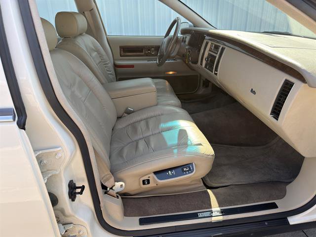 Used 1996 Cadillac Fleetwood Brougham RWD image 20
