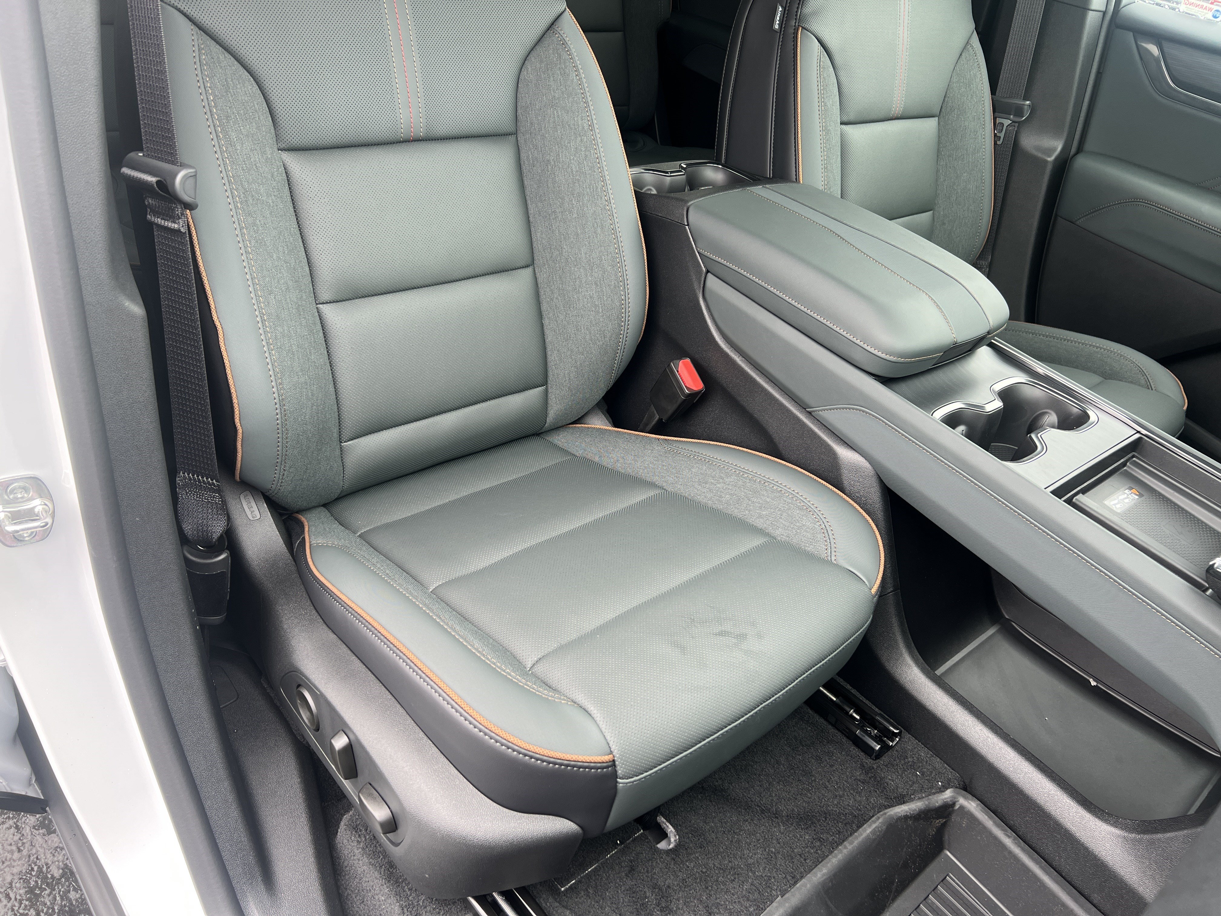 New 2026 GMC Acadia AT4 w/ Super Cruise Package AWD/4WD image 28