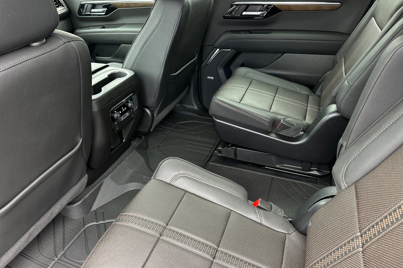 New 2026 Chevrolet Suburban High Country w/ LPO, Illumination Package image 12