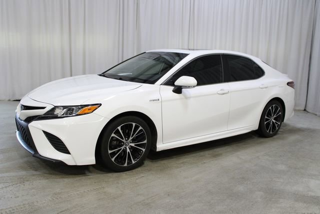 Used 2019 Toyota Camry SE w/ Sunroof Package image 28